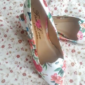 🌼3 for 22🌼Penny Loves Kenny Floral Flats sz 8